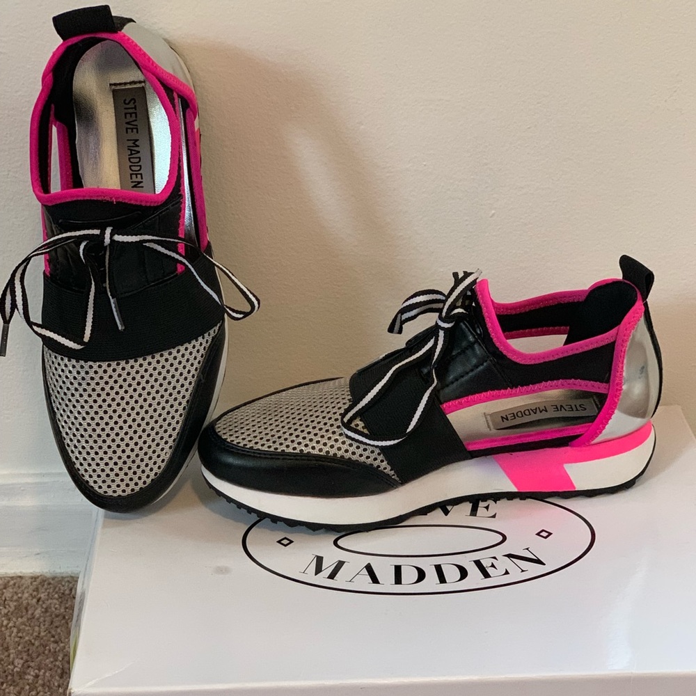 Steven madden antics sneaker black and pink